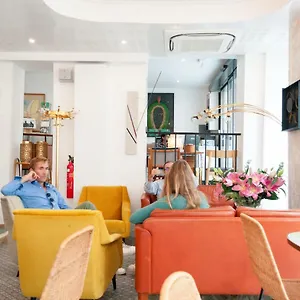 Lucien 2*, Paris França